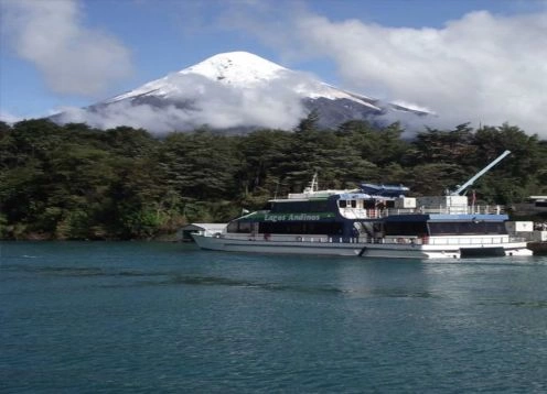 TRANSFER IN + NAVEGAO PEULLA + TOUR A CHILOE + TRANSFER OUT, 