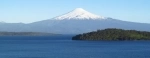 O lago Llanquihue corresponde ao segundo maior lago do Chile, depois do lago General Carrera, com uma área de 860 km²..  Puerto Varas - CHILE