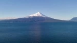 O lago Llanquihue corresponde ao segundo maior lago do Chile, depois do lago General Carrera, com uma área de 860 km²..  Puerto Varas - CHILE