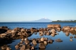 O lago Llanquihue corresponde ao segundo maior lago do Chile, depois do lago General Carrera, com uma área de 860 km²..  Puerto Varas - CHILE