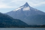 O vulcão Puntiagudo fica a 30 km a nordeste do vulcão Osorno e a 98 km a nordeste de Puerto Varas..  Puerto Varas - CHILE