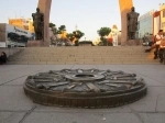 O arco parabólico é um monumento localizado no Centro Cívico da cidade de Tacna, foi inaugurado em 28 de agosto de 1959.  Tacna - PERU