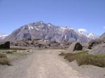 O Vale das Areias fica no final do caixão de Maipo, muito perto da fronteira com a Argentina. Ele está localizado a 2500 metros acima do nível do mar e é cercado por montanhas.  San Jose de Maipo - CHILE