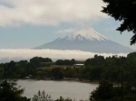 O rio Pescado nasce do derretimento do vulcão Calbuco e flui a 21 km da cidade de Puerto Varas..  Puerto Varas - CHILE