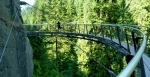 A Ponte Suspensa Capilano atravessa o rio Capilano no distrito de North Vancouver, em Vancouver, British Columbia, Canadá..  Vancouver - CANAD