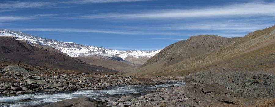 O Vale das Areias fica no final do caix�o de Maipo, muito perto da fronteira com a Argentina. Ele est� localizado a 2500 metros acima do n�vel do mar e � cercado por montanhas San Jose de Maipo, CHILE