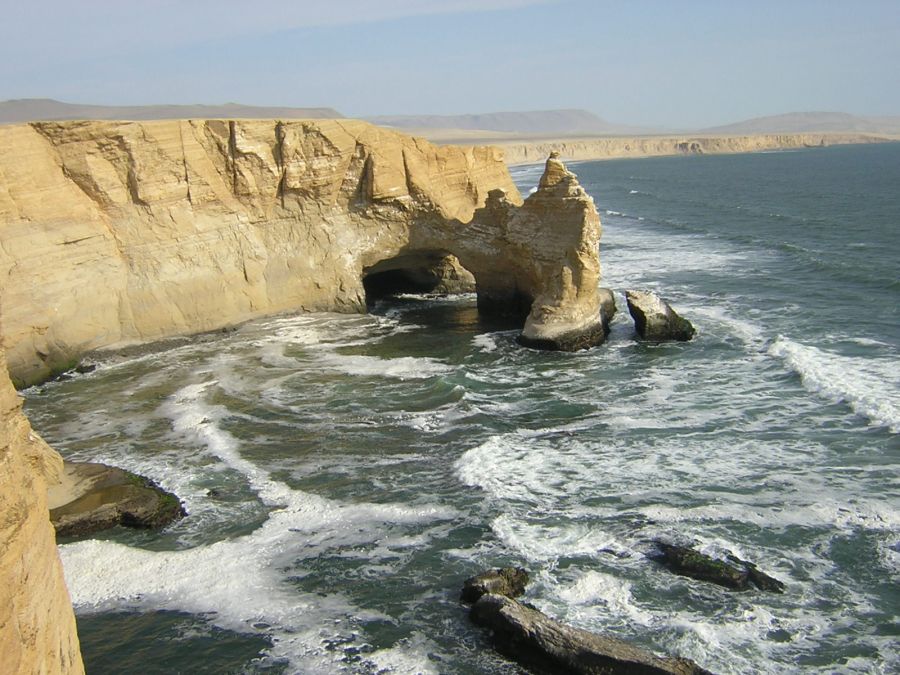 A Reserva Nacional de Paracas foi criada com o objetivo de conservar os ecossistemas do mar e do deserto do Peru. Paracas, PERU