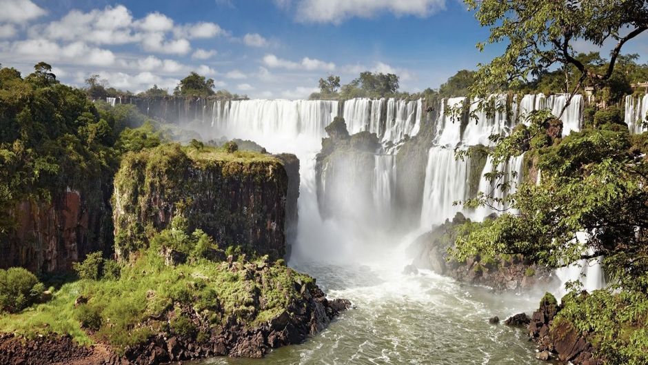 Cataratas do Iguaçu com a represa de Itaipu, , 