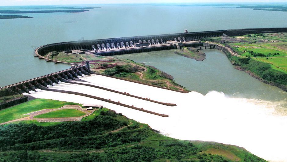 Cataratas do Iguaçu com a represa de Itaipu, , 