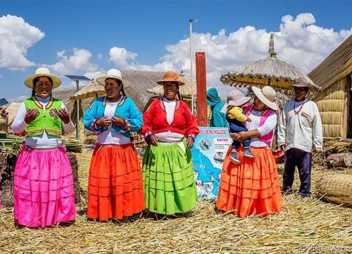 Excursão de dia inteiro às Ilhas Uros e Taquile em barco de alta velocidade. Puno, PERU