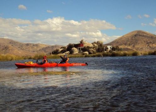 Caiaque nas Ilhas Uros e Taquile. Puno, PERU