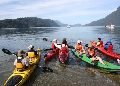 KAYAK NO FIORDE DA PATAGONIA. Puerto Varas, CHILE