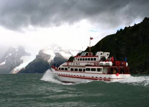 NAVEGACAO GLACIARES BALMACEDA E SERRANO, 