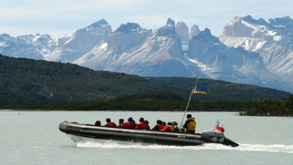 NavegaÃ§Ã£o no Zodiac para o Glaciar Serrano e Torres del Paine, Puerto Natales, CHILE