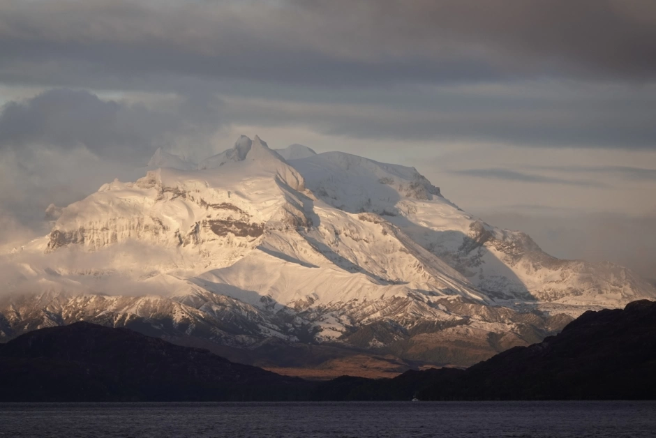 NAVEGAÃÃO NO FJORD DE MONTANHA, Puerto Natales, CHILE