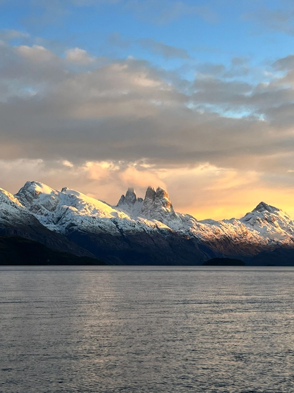 NAVEGAÃÃO NO FJORD DE MONTANHA, Puerto Natales, CHILE