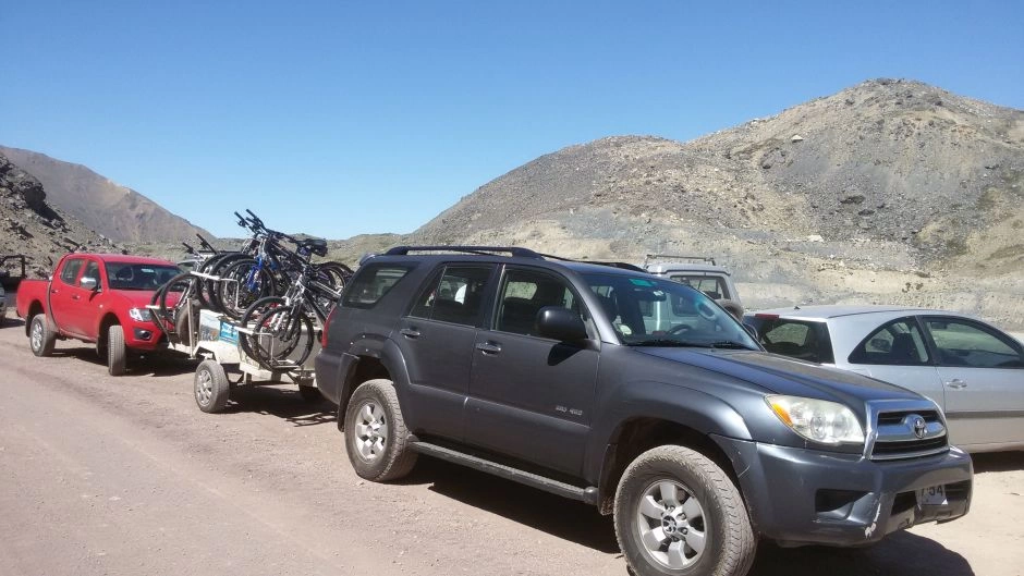 OS ANDES NA BICICLETA DE MONTANHA. EMBALSE DEL YESO, Santiago, CHILE