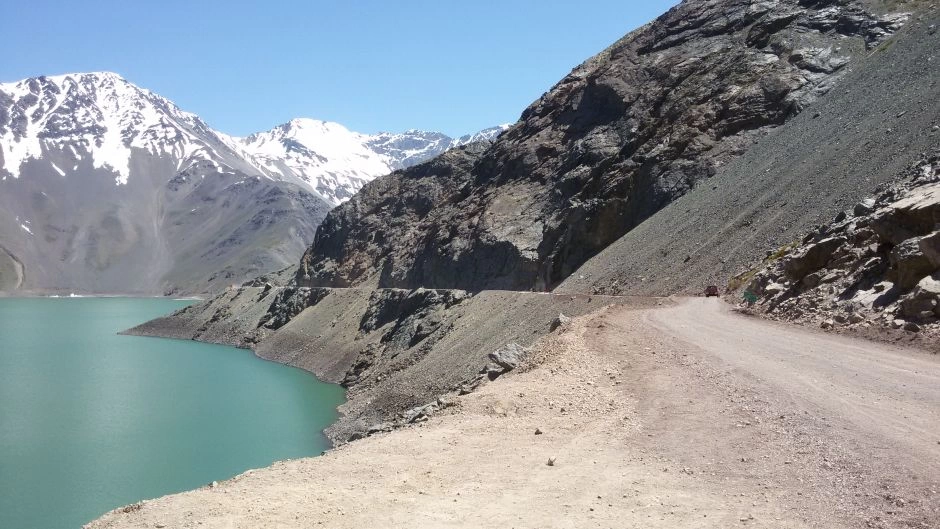 OS ANDES NA BICICLETA DE MONTANHA. EMBALSE DEL YESO, Santiago, CHILE