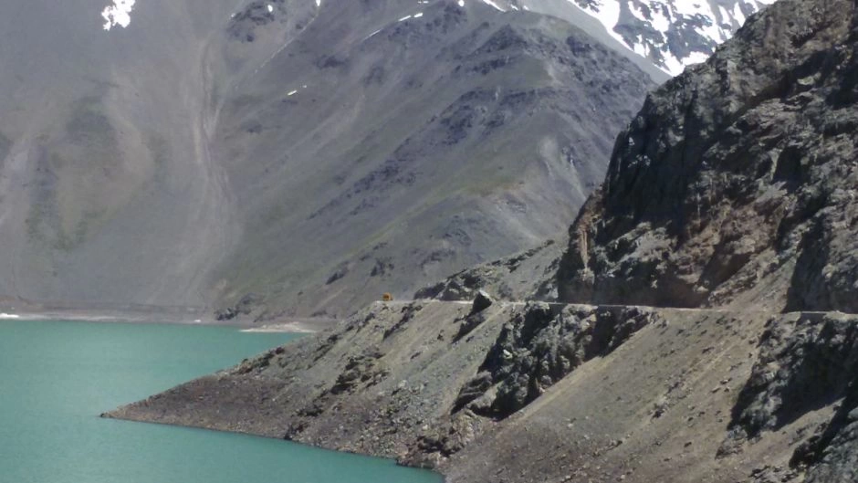 OS ANDES NA BICICLETA DE MONTANHA. EMBALSE DEL YESO, Santiago, CHILE