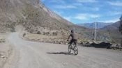 OS ANDES NA BICICLETA DE MONTANHA. EMBALSE DEL YESO, Santiago, CHILE