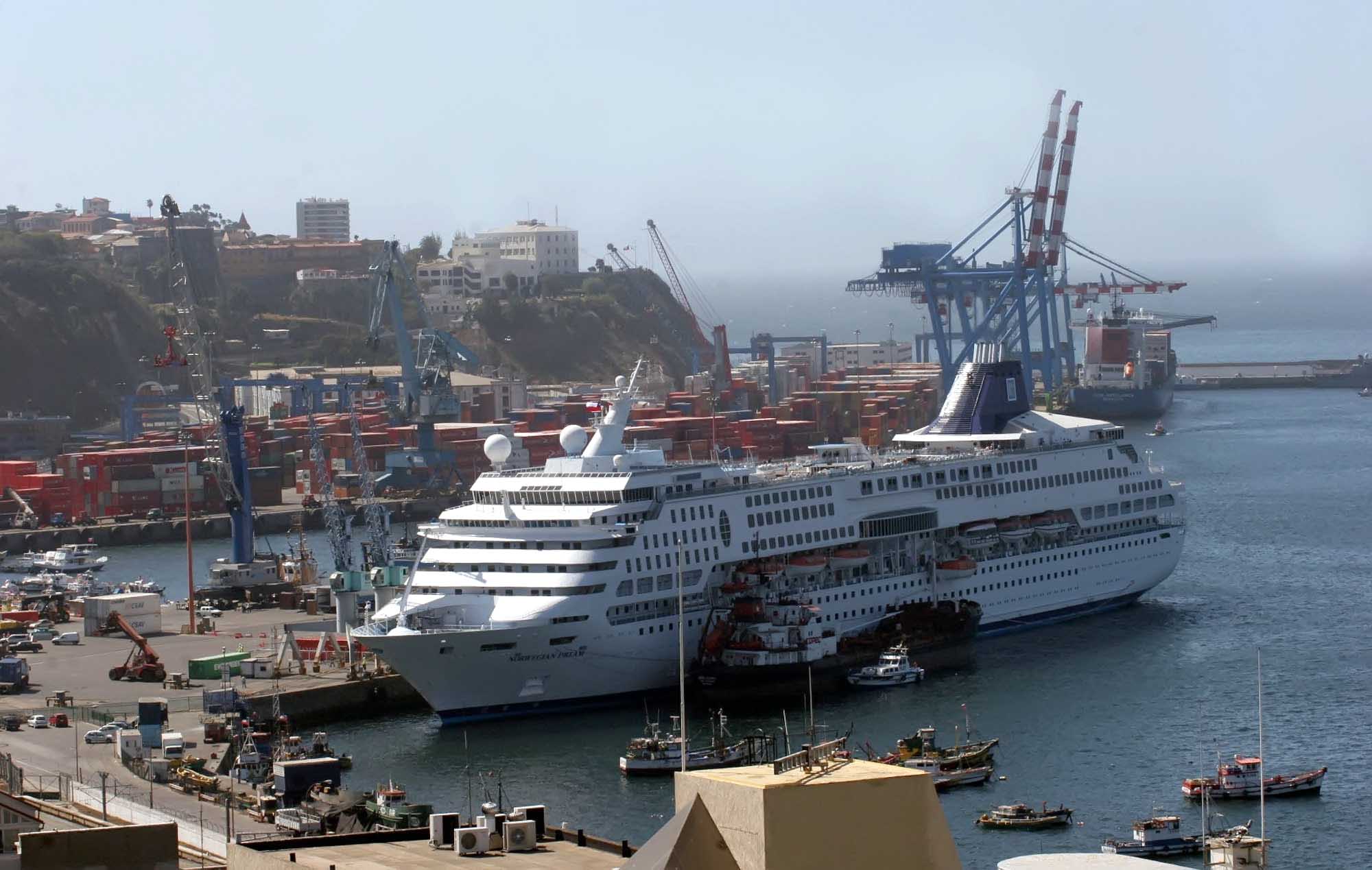 Cruceros en Valparaiso y San Antonio